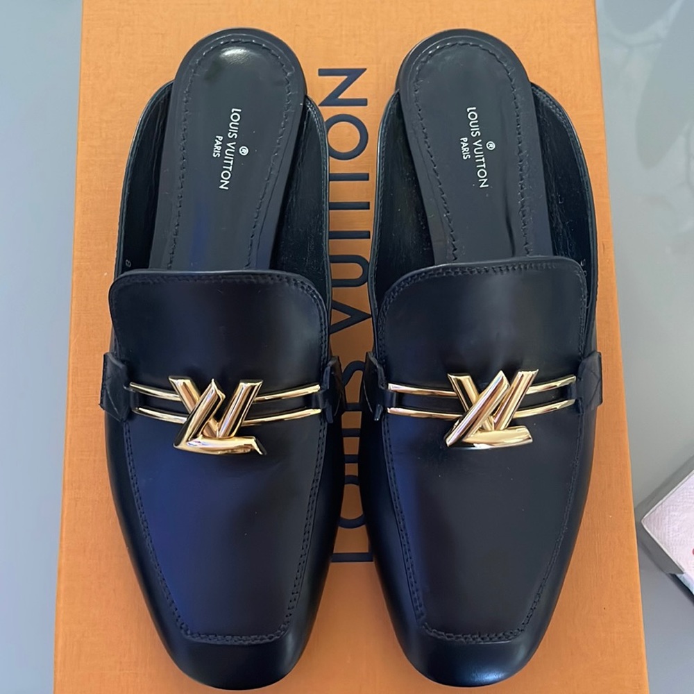 Louis Vuitton flat black shoes
